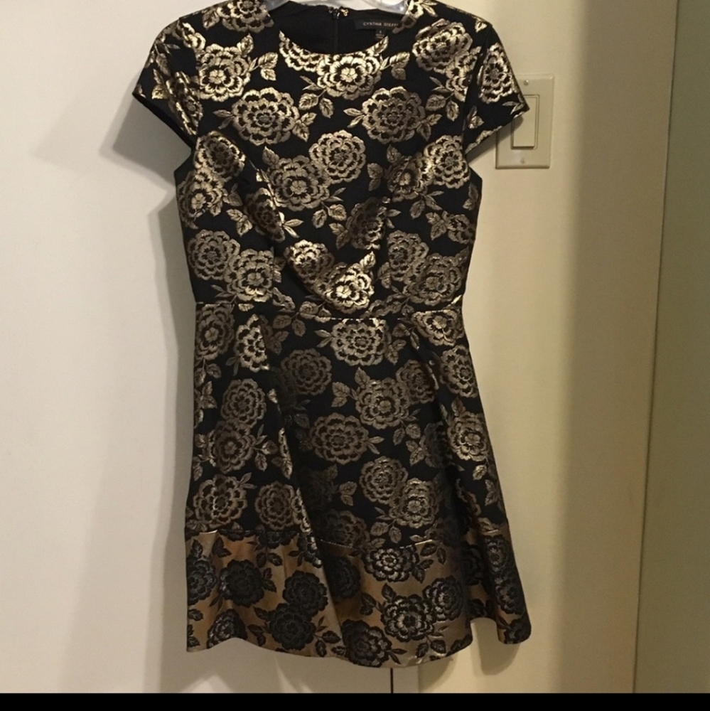 Dress - Picture 3 of 4